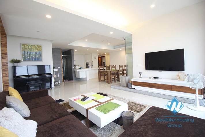Newly three bedrooms apartment for rent in Ciputra, Tay Ho, Ha Noi